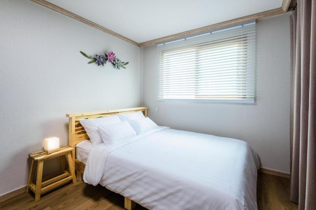 Romance Jeju Pension Экстерьер фото