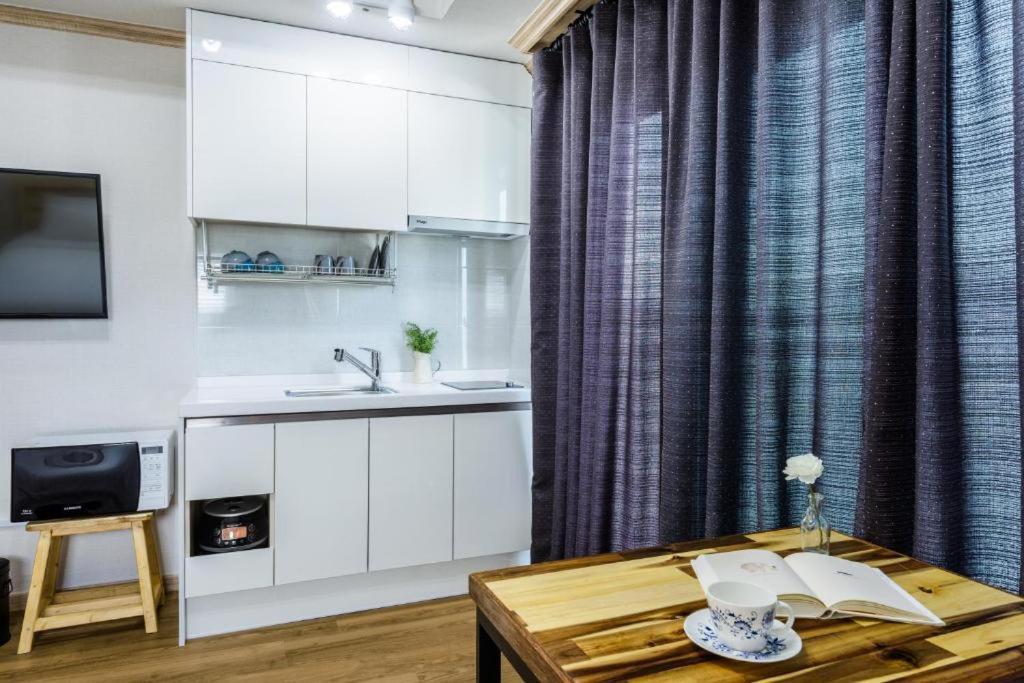 Romance Jeju Pension Экстерьер фото